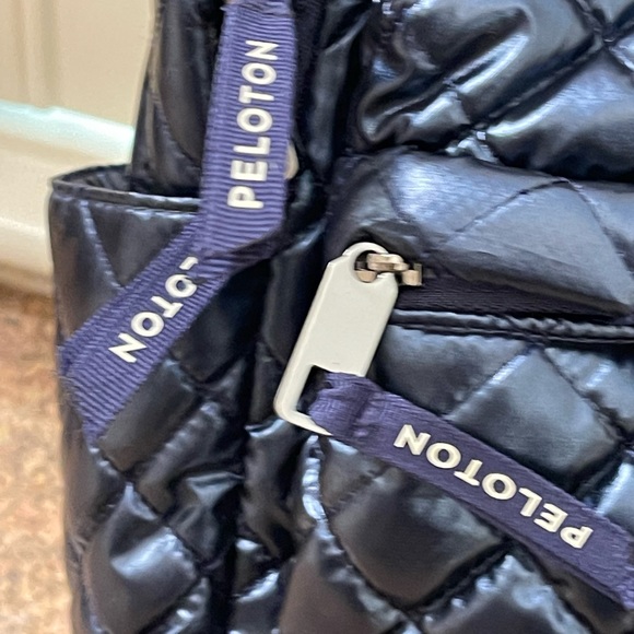 Oliver Thomas 24 + 7 Backpack for Peloton--Zippered Pockets, Shiny Blue EUC - Picture 3 of 13